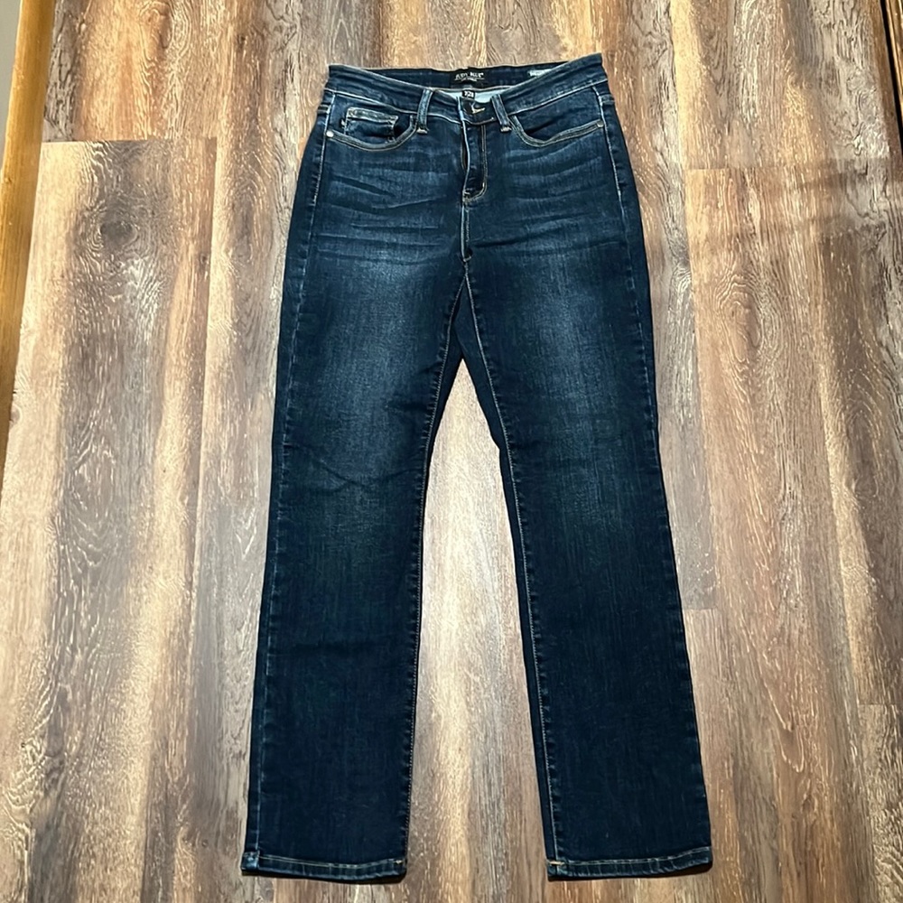 Judy blue straight leg jeans midrise.  30” inseam